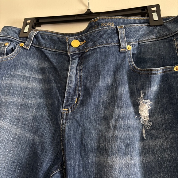 Michael Kors “Dillon Relaxed” jeans. - Picture 3 of 5